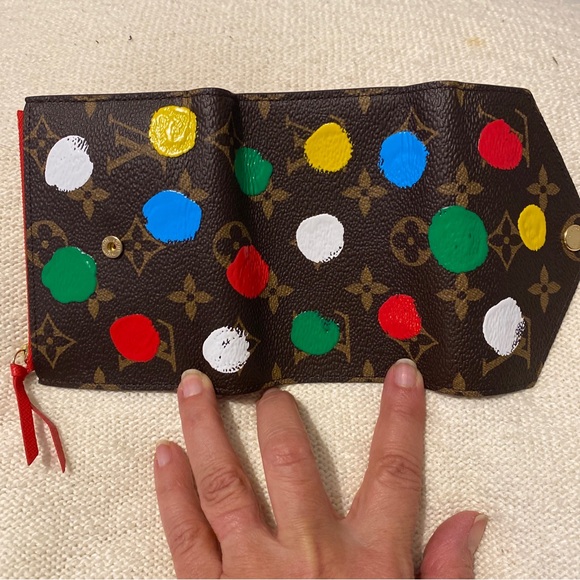 Louis Vuitton x Yayoi Kusama Portefeuil Victorine wallet - Picture 12 of 12
